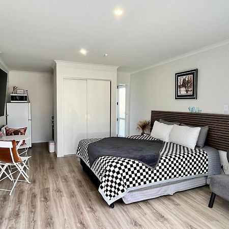 Lakeside Cozy Studio Taupo Exterior photo