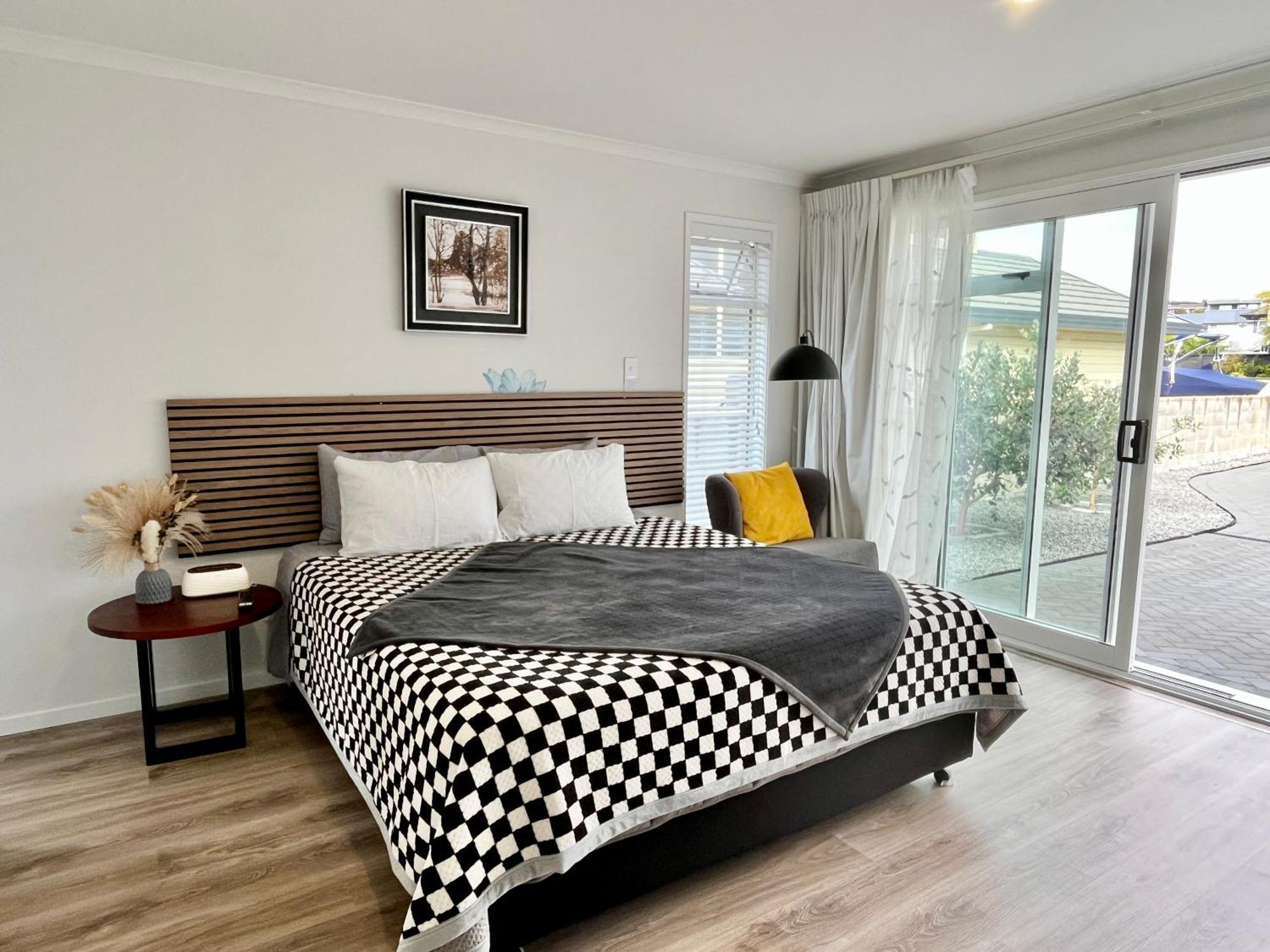 Lakeside Cozy Studio Taupo Exterior photo