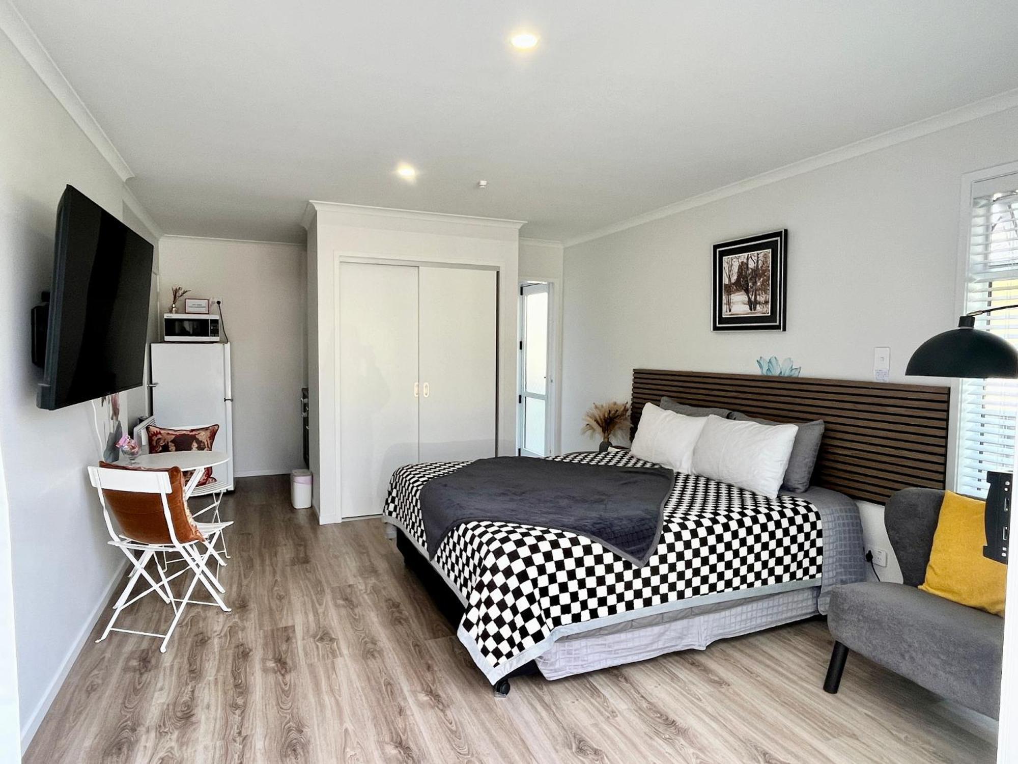 Lakeside Cozy Studio Taupo Exterior photo